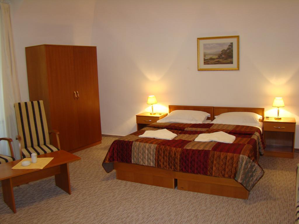 Hotel Saint Petersburg Karlovy Vary Ngoại thất bức ảnh